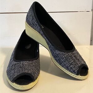 KEEN Navy Blue and White Tweed Wedge - 9